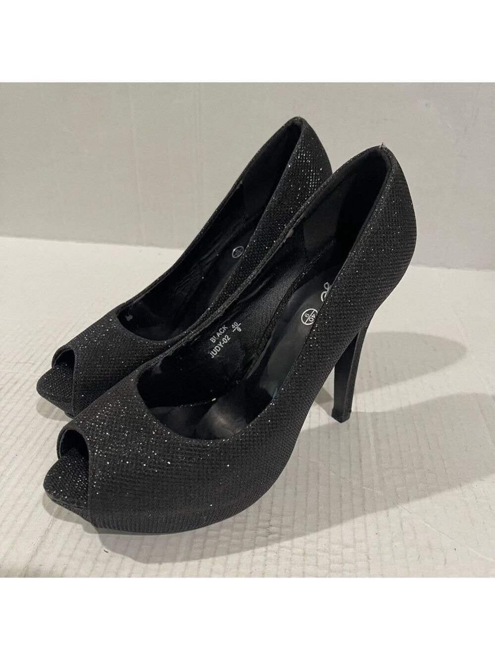 Women’s Reneeze Black Glitter Pump Heels Size 7.5 US! - Picture 2 of 7